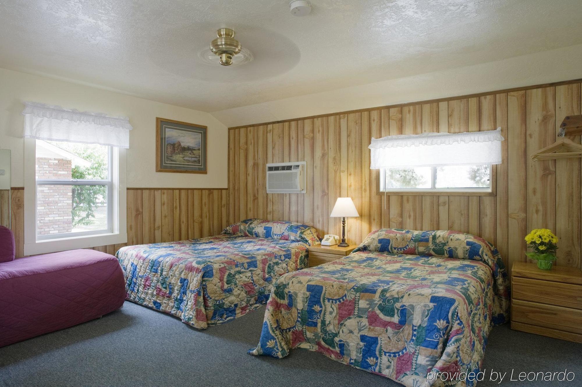 Lazy J Ranch Motel Три-Риверс Номер фото